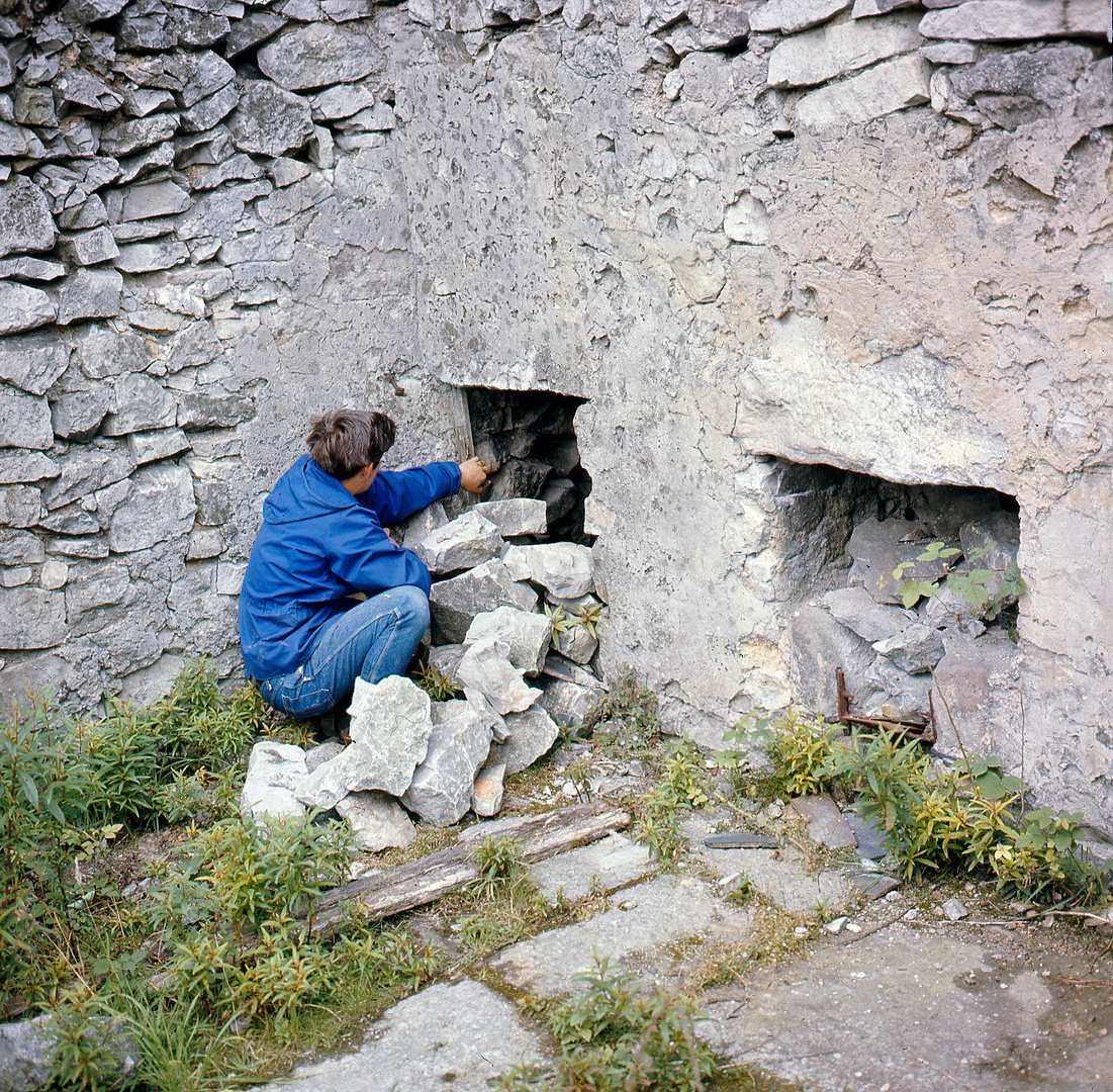 Snake Mine Coe and entry to climbing shaft Photo Hilary Bird 1970